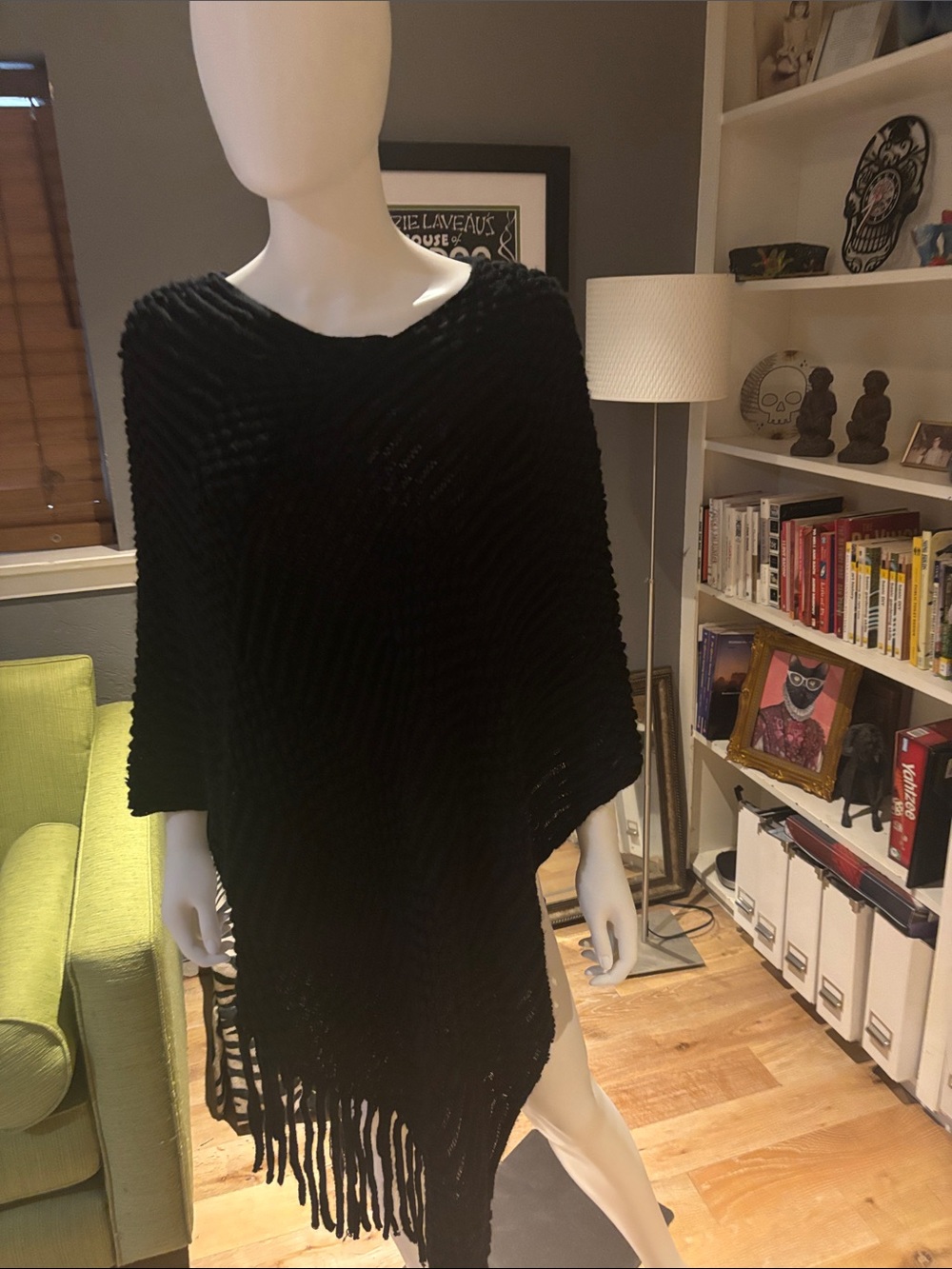 WinWin Black Knit Fringe Poncho
